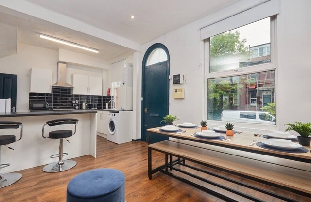 Large House Close To Leeds - Ideal For Groups