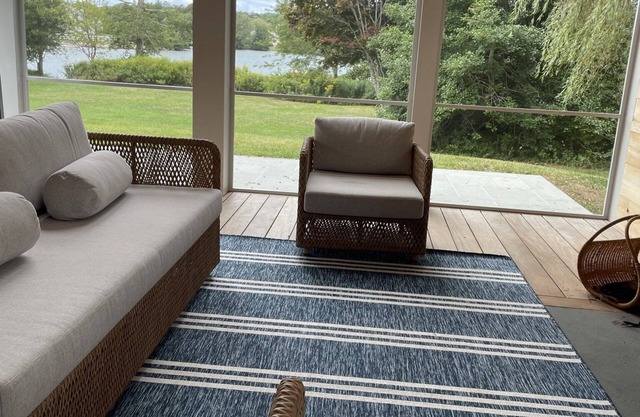 Large house, large backyard on swimming pond Walking distance to town and beach.