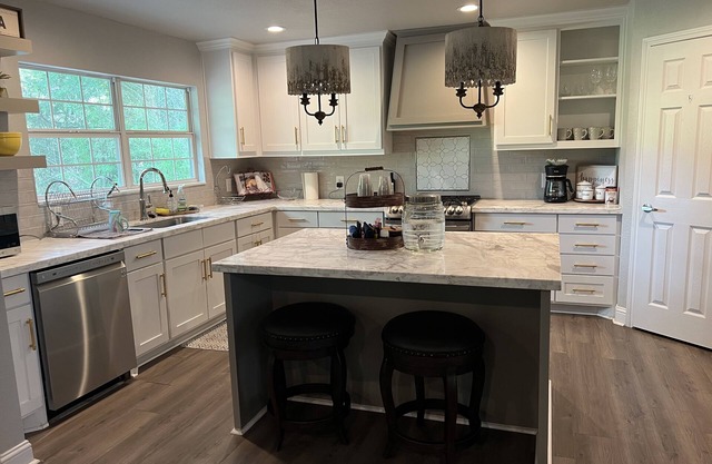 Large House minutes from the Ranch!