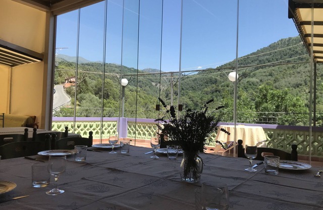 Grosses Ferienhaus (6 bis 40 Pers.) in der Dorfmitte, Grenzregion Italiens