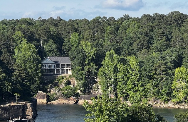Large House with Front Row View of the Cliffs