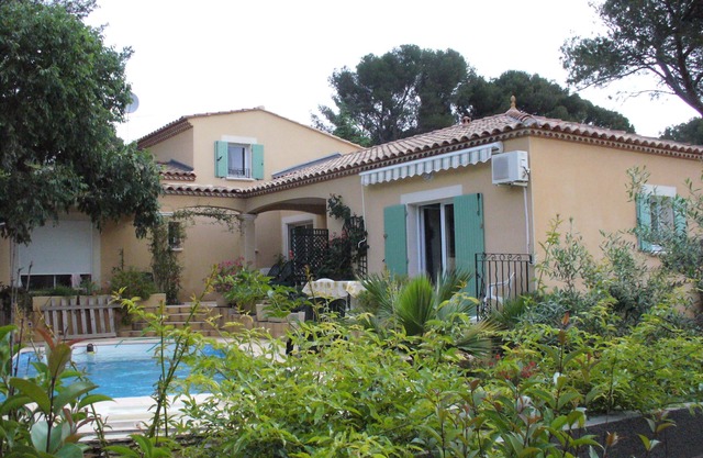 Großes unabhängiges Studio, ruhig, in Nîmes, Terrasse und Pool, im Grünen gelegen