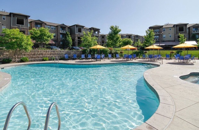 Large King Suite, Comfy Beds, Hot Tub, Gym, Wi-fi