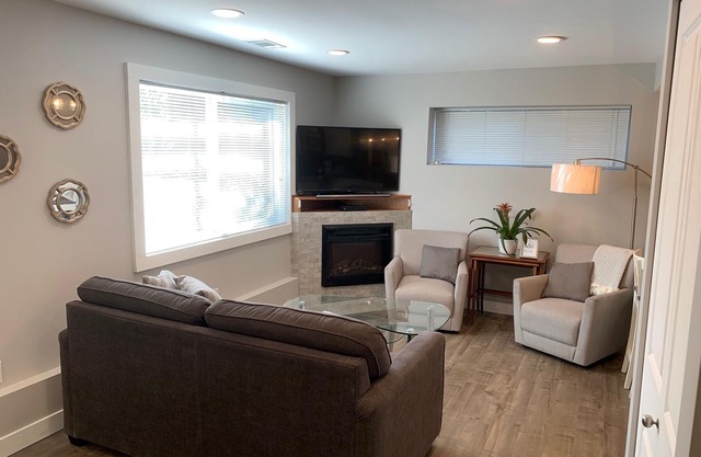 Large kitchen/ in suite laundry/Self Contained, Central location