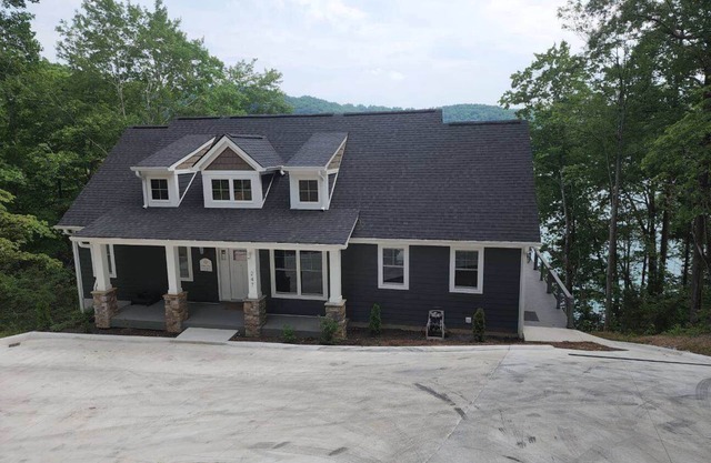 Large Lakefront home w/ Private Dock in Big Creek, beautiful views!