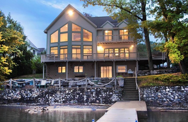 Large Lakefront Lodge on Canandaigua Lake Sleeps 22 Guests!