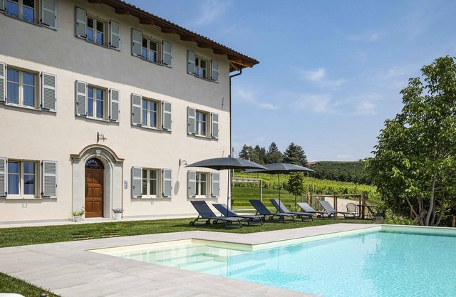 Large loft 3 with swimming pool + garden in a country house in the Barolo area