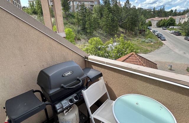 Large Lofted Condo Perfect For Families! (316)