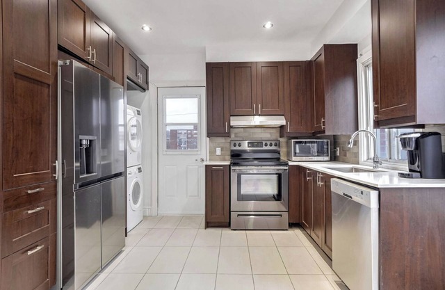 Large, luxurious apartment in Ville Saint-Laurent