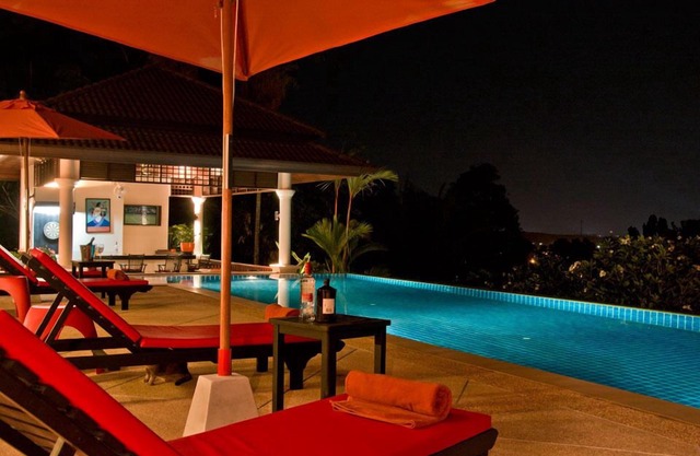 Große, luxuriöse 6-Bett-Poolvilla für 13 Personen mit täglichem Reinigungsservice am Layan Beach
