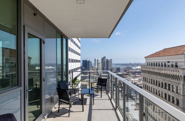 Large Luxury Apartment in the heart of Downtown San Diego