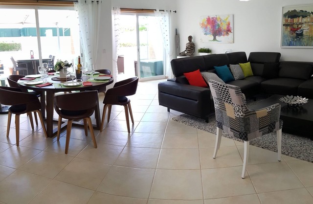 Großes Luxus-Apartment mit Pool, Garage, Klimaanlage und kostenfreiem WLAN