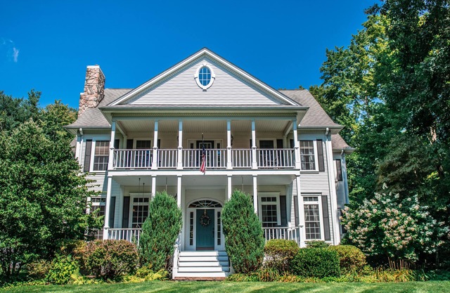 Large Luxury Family Home Near Five Colleges. The TOP short term rental in area!