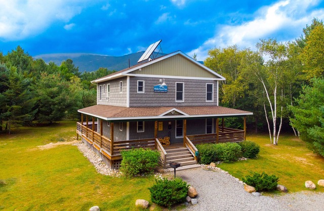 Whiteface Mountain Chalet: Luxus, Hot Tub, Hundefreundlich, 1. 4 Meilen bis Whiteface, Blick auf die Berge, Schlafmöglichkeiten für 16, Sauna und Kamin