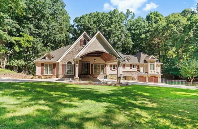 Large Luxury Lake Home with Private Dock, Pet Friendly, Hot Tub