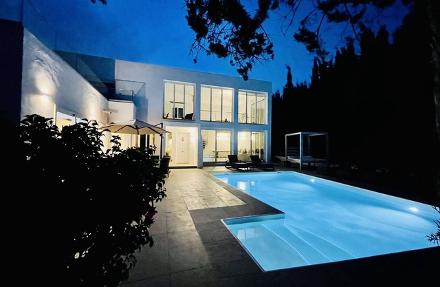 Moderne Villa mit privatem Pool in der Nähe von San Agustin & San Antonio