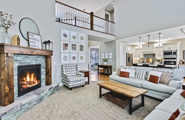 Large Modern 6 Bedroom Farmhouse with Custom Theat
