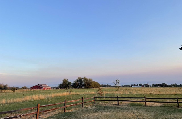 Large Modern Farmhouse -Country living at it's finest!