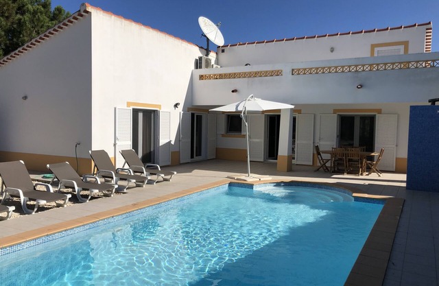 Große Modern Luxury Villa mit 3 Schlafzimmern in Vale da Telha