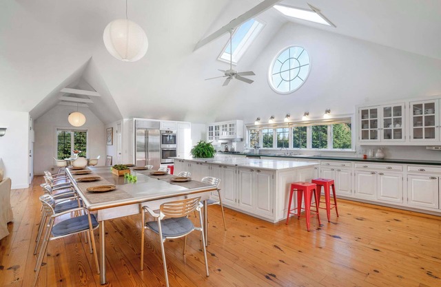 Modernes Scheunenloft in North Fork, L. I. Die Wine Country Farm kostet 4.000 USD monatlich