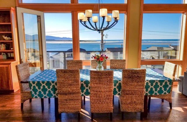 Große, moderne, Meerblick-Haus mit HOT TUB nur wenige Schritte zum Strand!