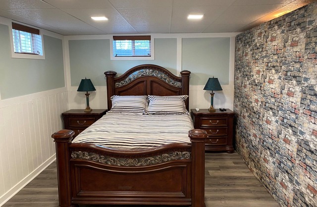 Large Modern pet Friendly Suite With Central A/C