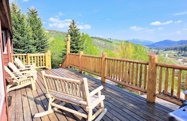 Large mountain home, incredible views, hot tub, game room, minutes from Jackson!