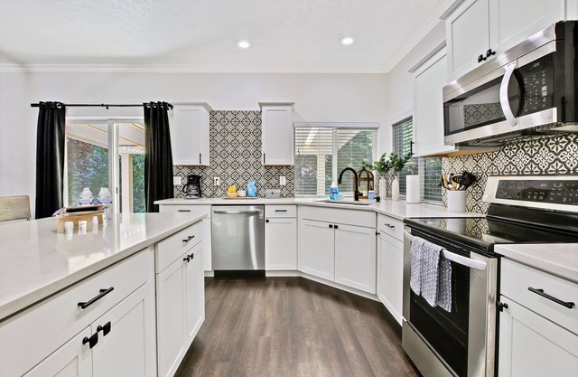 Einfach natürliches modernes Boho Meridian Home
