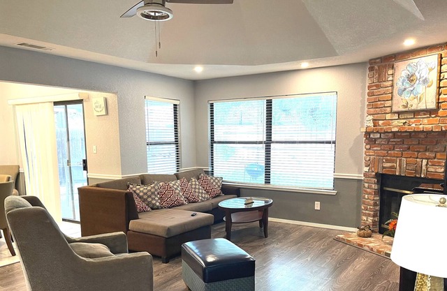 LARGE NEWER 3bd/2ba Home near shops/eats/Nat'l Parks