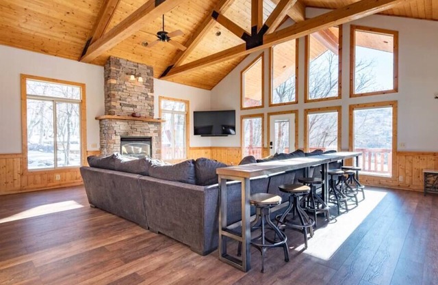 Large Nordic Valley Home | Private Hot | Panoramic Views
