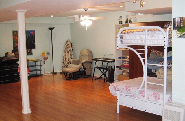 Large Open Basement Room with bathroom and Vegetarian kitchen
