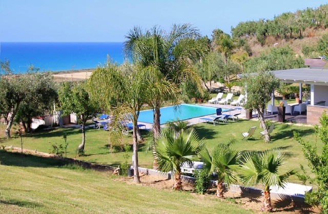 Großes Anwesen mit großem Garten, Golf, privatem Pool, Meerblick, Wi-Fi, Klima