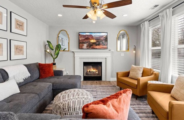 Large Peaceful Family-friendly Farmington Home near Lagoon
