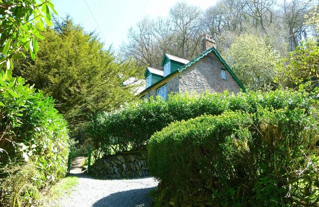 Großes historisches Haus in einem alten Waldgebiet im Exmoor-Nationalpark in der Nähe von Lynmouth