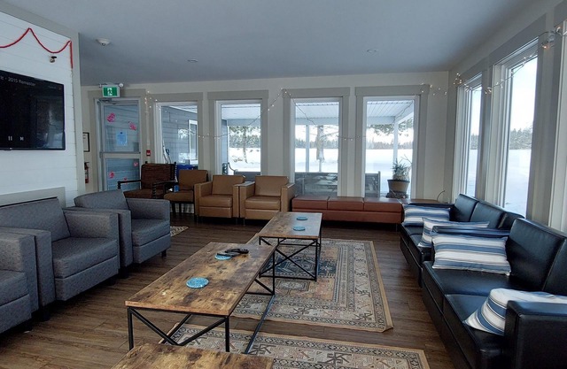 Large pet friendly retreat with tons of room for large groups.
