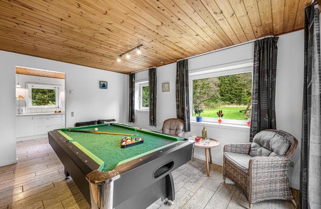 Large Pool House For 20 People, Where Hunting Is Allowed In The Adjacent Forest