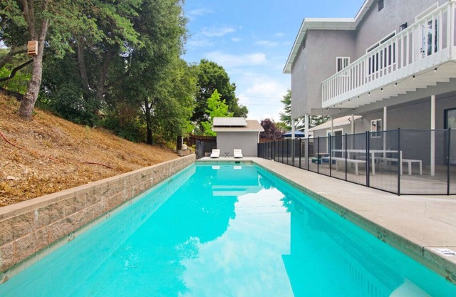 Large Pool l Hot Tub l Spacious l Family Friendly
