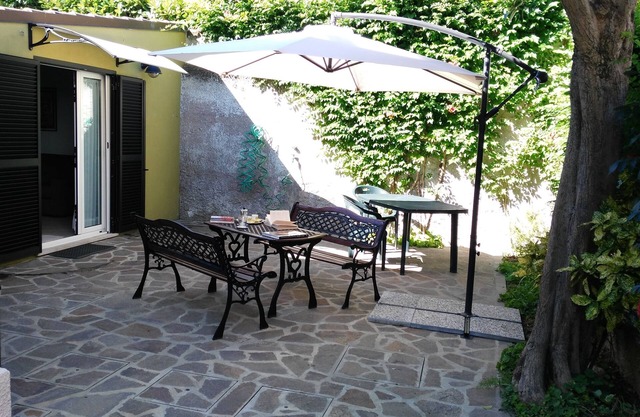 Großer privater Innenhof. Strandvertrag, Fahrradverleih, Pizzeria. Kostenloses Wifi