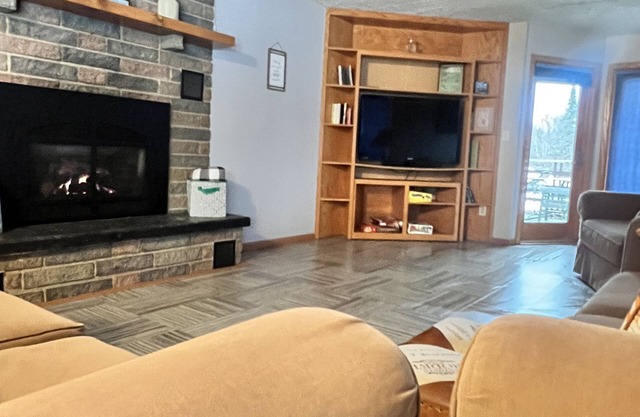 Large Private Fully equipped Suite on the Golf Course close to Many Lakes!
