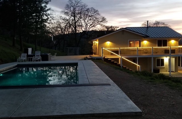 Großes Privathaus in der Nähe von Yosemite. Eingebauter Pool, Spa und schöne Aussicht.