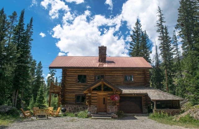 Large Private house, removed from other cabins. Situated in the town of Silver Gate, Montana