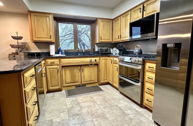 Game Room, Sauna, Great Views, Boat & Jet Ski Lifts, Quiet on Pelican Lake