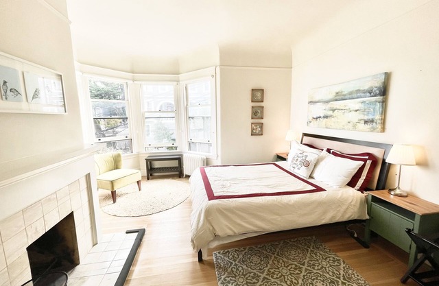 LARGE Quintessential SF Russian Hill 2BR Apt