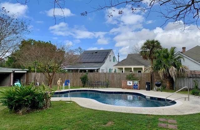 Großes renoviertes Bywater Apartment mit Pool für 31 Tage oder länger!