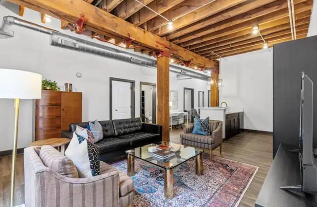 2BR Riverfront Loft In Unit W/D Clubhouse Gym