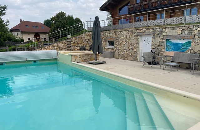 Large Savoyard chalet. 15 mn from Lake Annecy at the foot of the Semnoz ski resort.