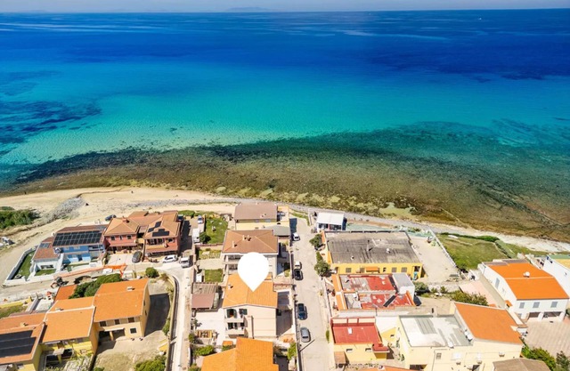 Großes Apartment am Meer mit Terrasse in Lu Bagnu