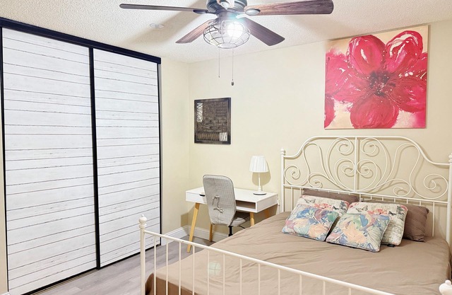 Single house with 3 bedrooms close LRT &free parking