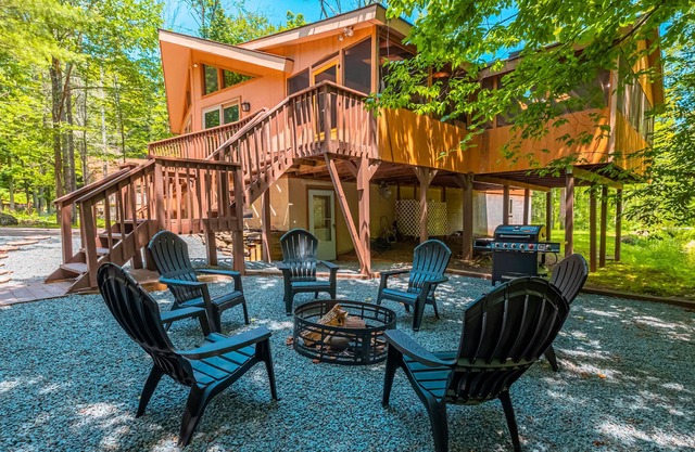 Large, spacious Chalet-in amenity filled Hideout