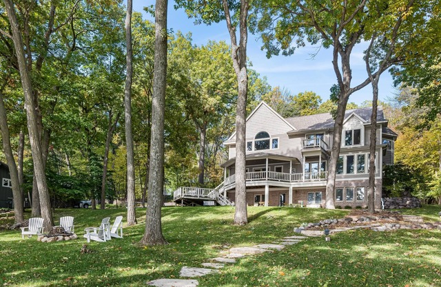 Large, spacious lakefront home with room for all!!